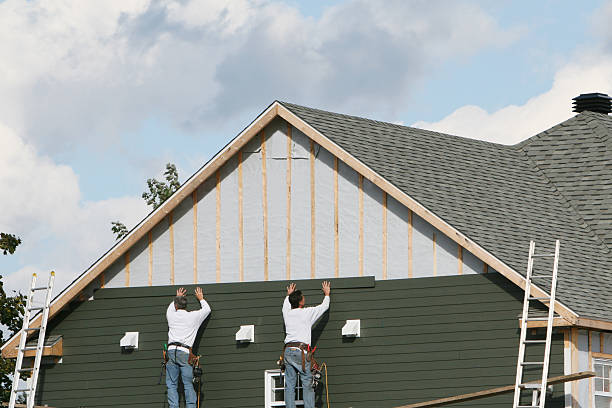 Professional Siding technician working in Unionville, TN